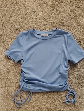 Zara - Like New ribbed sky blue baby tee with side ruching ties